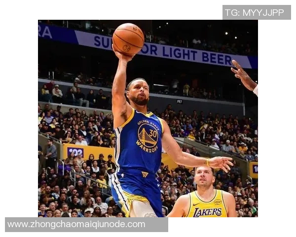 库里称赞库明加勇挑东契奇防守重任表现出色令人印象深刻 库里称赞库明加勇挑东契奇防守重任表现出色令人印象深刻