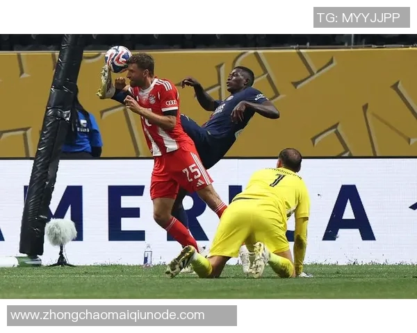 穆勒回归拜仁主场观看比赛坐赫内斯专属座位引发球迷热议