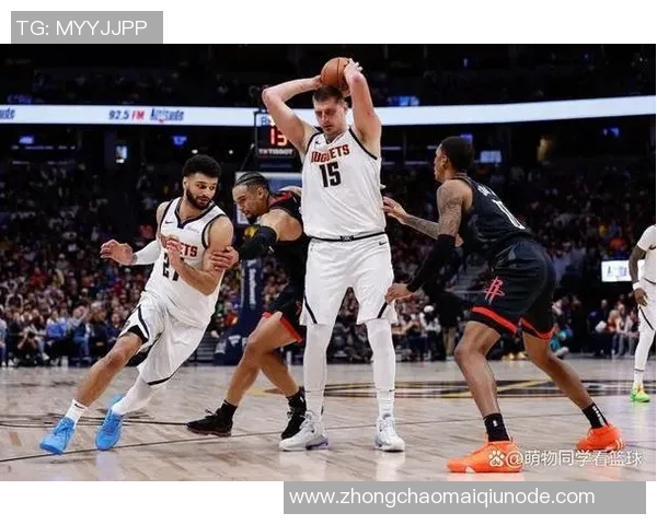 贾马尔穆雷半场表现出色9中4贡献11分2板7助攻2抢断展现全面能力