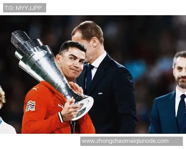 C罗荣获葡萄牙环球声望奖赞誉其辉煌职业生涯成就 C罗荣获葡萄牙环球声望奖赞誉其辉煌职业生涯成就